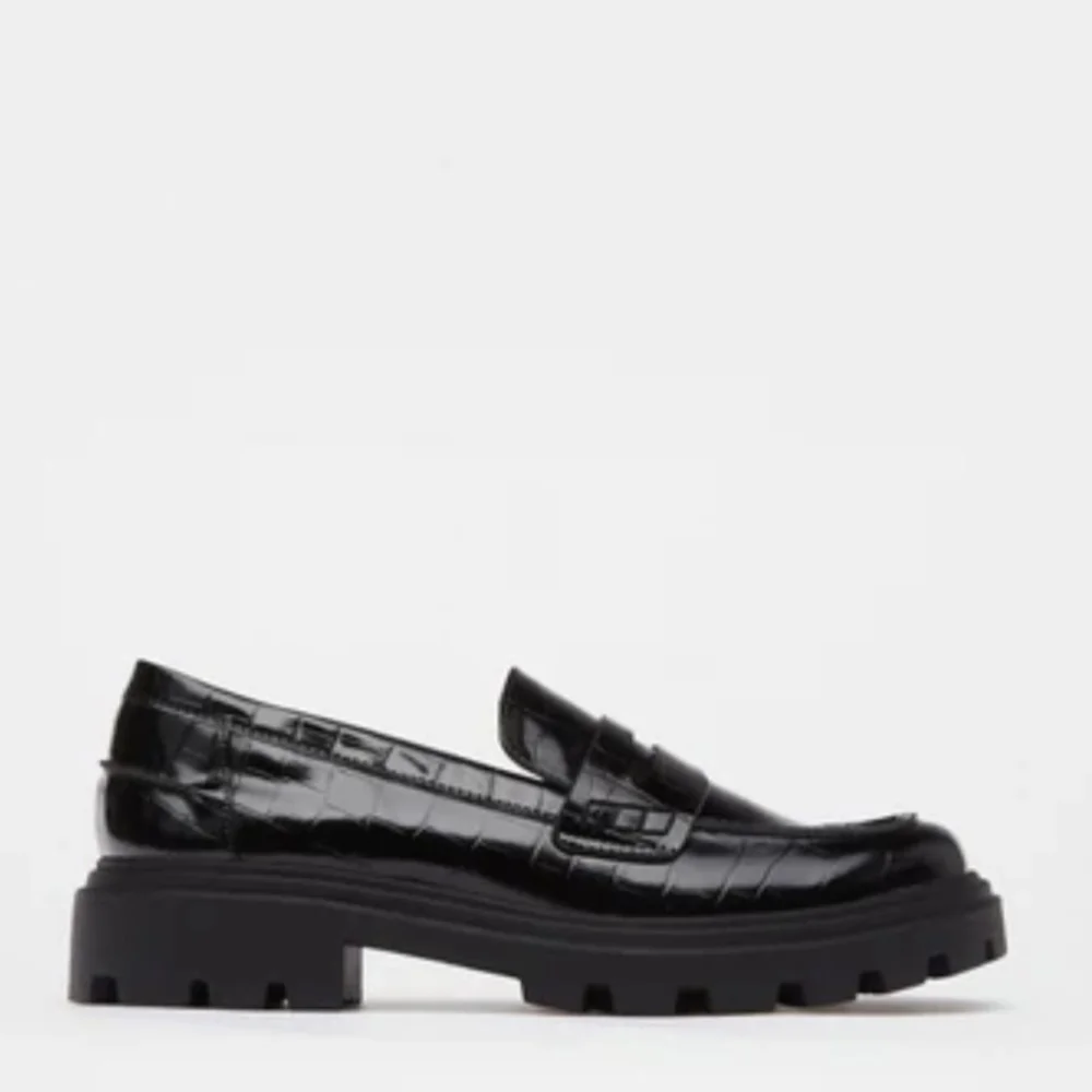 JustFab Colette Black Croc Lug Sole Loafers Women's Size 8.5 New With Box